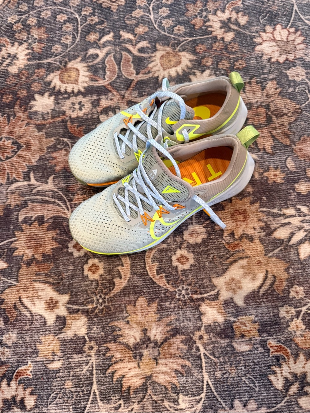 NikeGray & Neon Green Running Shoes